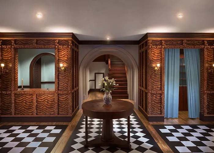 Shenandoah Mansions, An Ash Hotel